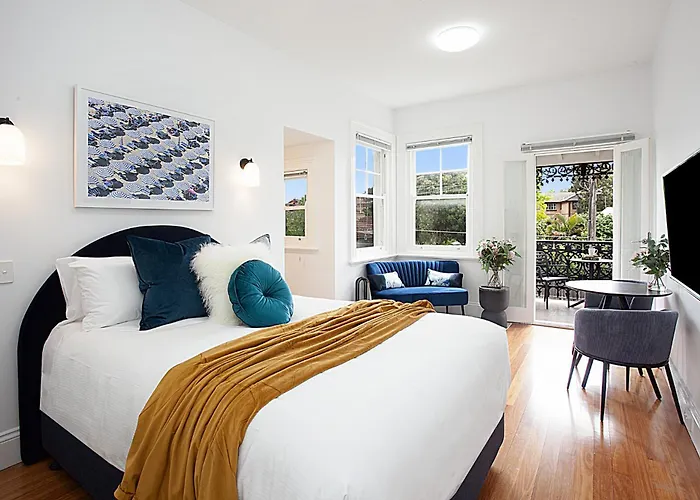 Beautiful Studio In Heritage Building With Balcony