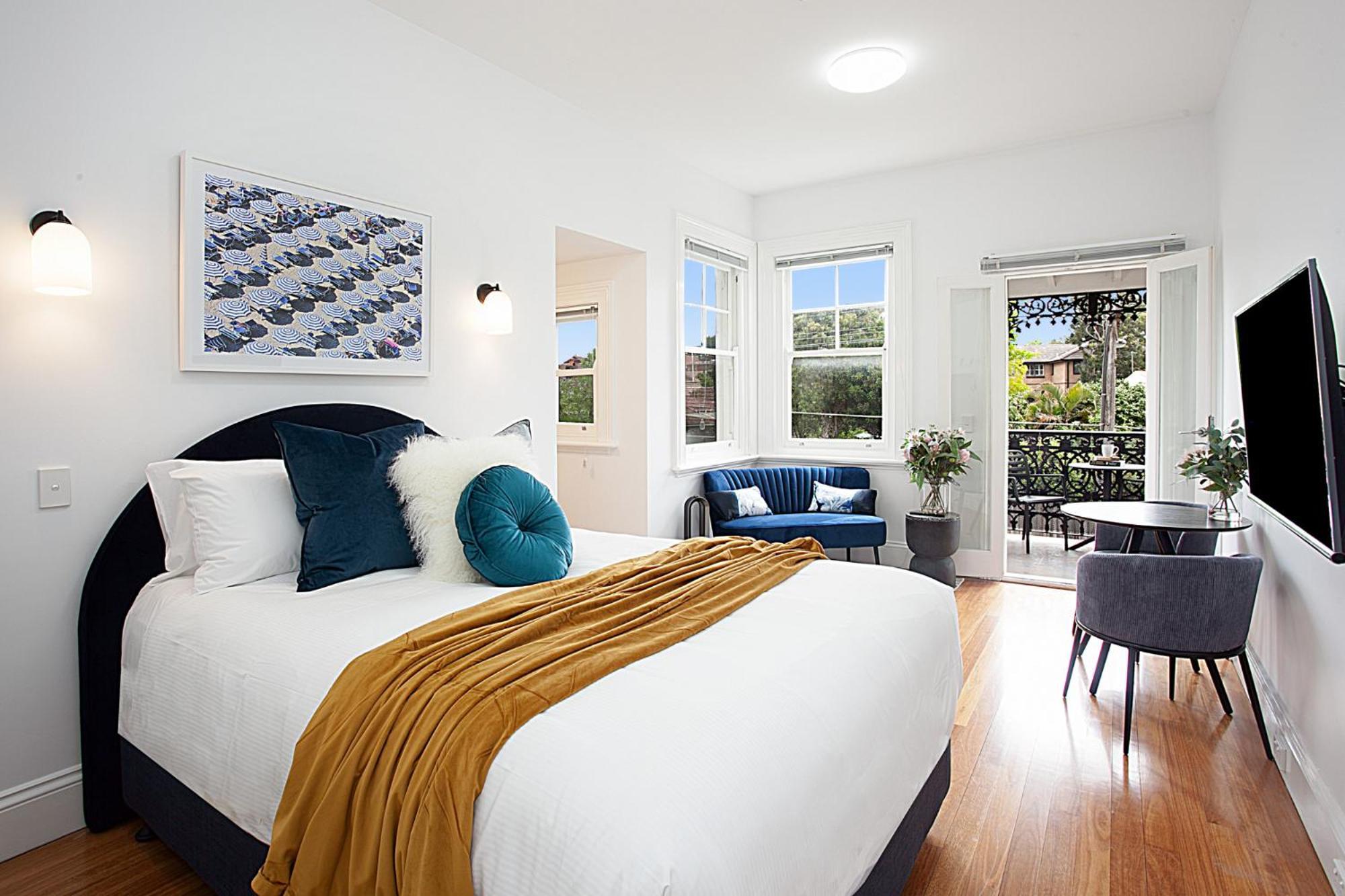 Beautiful In Heritage Building With Balcony Sydney