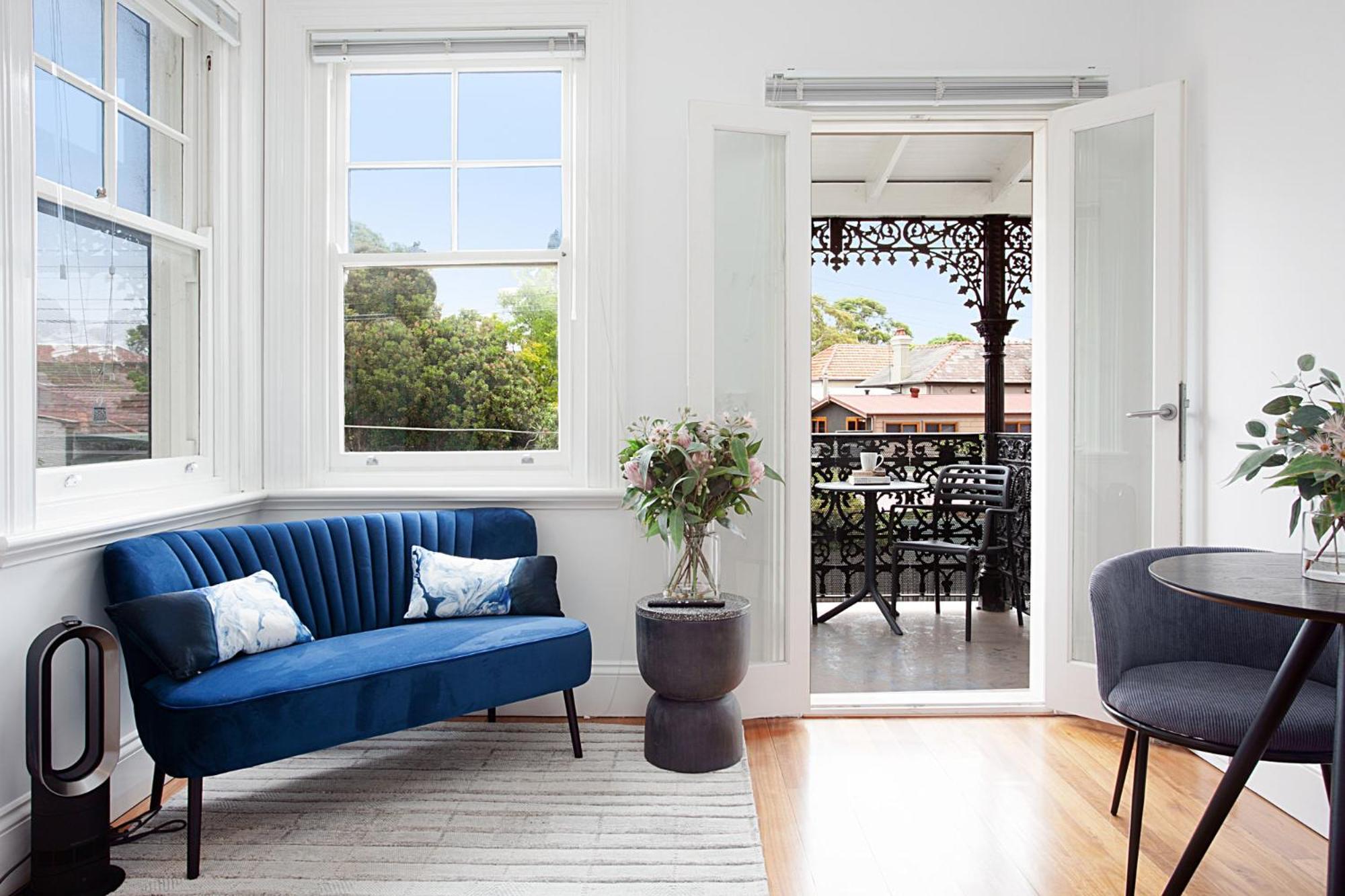 Apartment Beautiful In Heritage Building With Balcony Sydney
